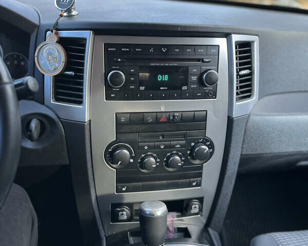 Зеленый Джип Гранд Чероки, объемом двигателя 2.99 л и пробегом 303 тыс. км за 9000 $, фото 6 на Automoto.ua