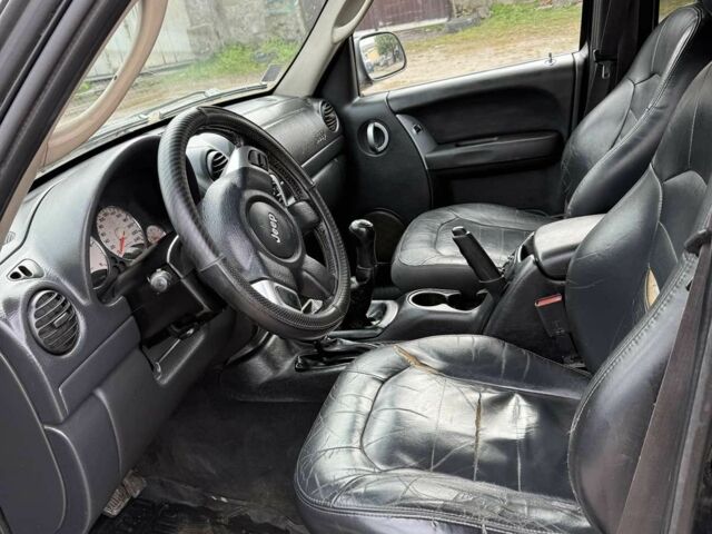 Джип Либерти 2002 в Харькове на Automoto.ua Черный Джип Либерти, объемом двигателя 2.5 л и пробегом 231 тыс. км за 3500 $, фото 6 на Automoto.ua