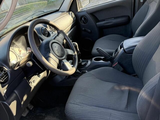 Черный Джип Либерти, объемом двигателя 2.5 л и пробегом 234 тыс. км за 2800 $, фото 6 на Automoto.ua