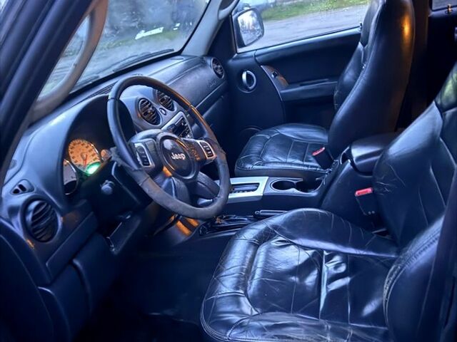 Черный Джип Либерти, объемом двигателя 2.5 л и пробегом 307 тыс. км за 3600 $, фото 6 на Automoto.ua