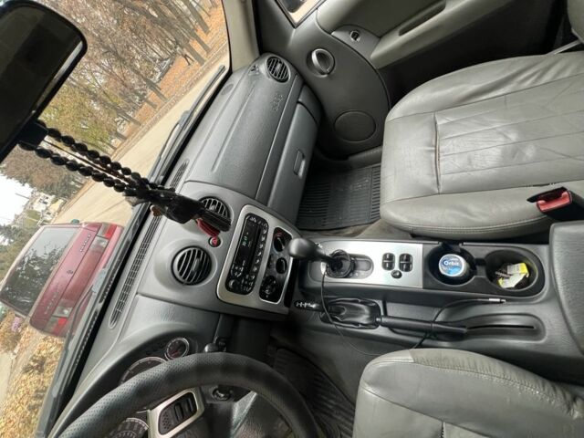 Черный Джип Либерти, объемом двигателя 2.8 л и пробегом 2 тыс. км за 4000 $, фото 3 на Automoto.ua