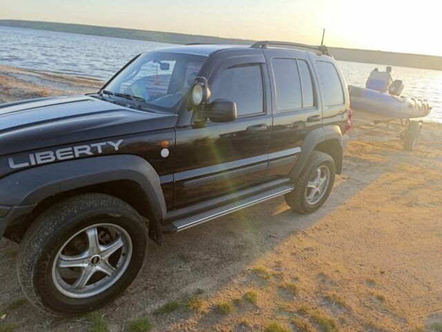 Чорний Джип Liberty, об'ємом двигуна 2.8 л та пробігом 309 тис. км за 10000 $, фото 3 на Automoto.ua