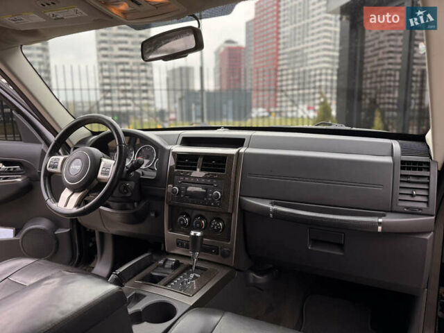 Черный Джип Либерти, объемом двигателя 3.7 л и пробегом 257 тыс. км за 6999 $, фото 24 на Automoto.ua
