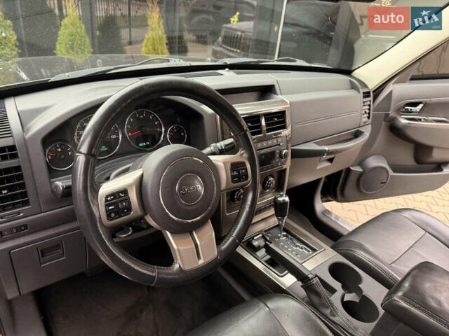 Черный Джип Либерти, объемом двигателя 3.7 л и пробегом 257 тыс. км за 6999 $, фото 13 на Automoto.ua