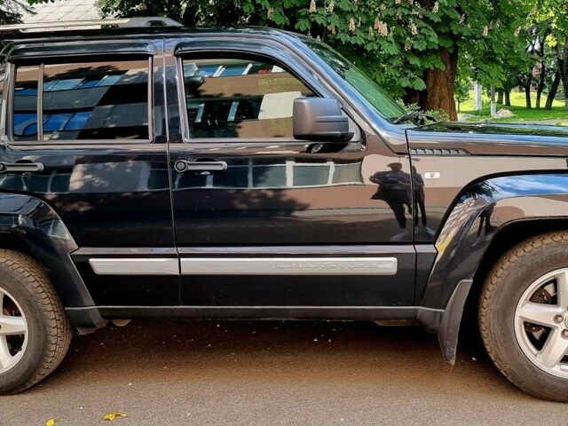 Чорний Джип Liberty, об'ємом двигуна 0.28 л та пробігом 197 тис. км за 13800 $, фото 4 на Automoto.ua