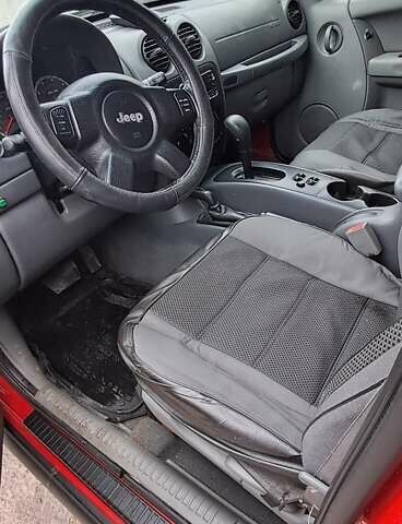 Красный Джип Либерти, объемом двигателя 3.7 л и пробегом 190 тыс. км за 7700 $, фото 3 на Automoto.ua