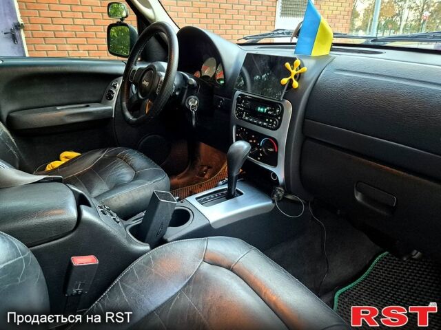 Джип Liberty, об'ємом двигуна 2.8 л та пробігом 300 тис. км за 3800 $, фото 4 на Automoto.ua