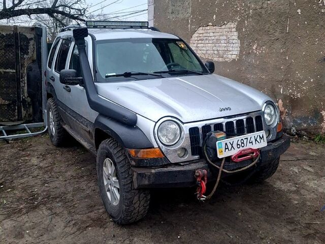 Джип Liberty, об'ємом двигуна 2.8 л та пробігом 210 тис. км за 8200 $, фото 1 на Automoto.ua