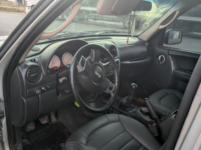 Серый Джип Либерти, объемом двигателя 2.5 л и пробегом 230 тыс. км за 6800 $, фото 7 на Automoto.ua