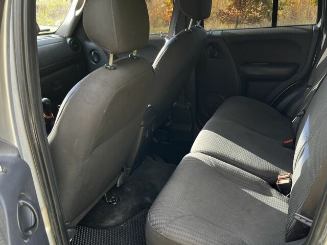 Серый Джип Либерти, объемом двигателя 2.5 л и пробегом 161 тыс. км за 5300 $, фото 4 на Automoto.ua