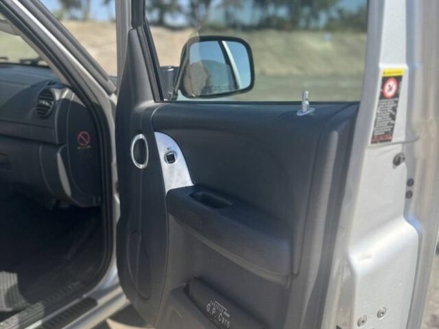 Джип Либерти 2003 в Киеве на Automoto.ua Серый Джип Либерти, объемом двигателя 2.5 л и пробегом 361 тыс. км за 6000 $, фото 5 на Automoto.ua