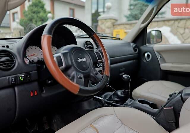 Сірий Джип Liberty, об'ємом двигуна 3.7 л та пробігом 290 тис. км за 8000 $, фото 18 на Automoto.ua