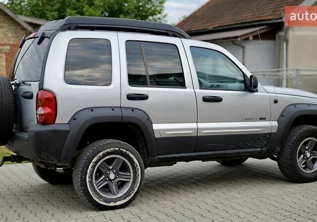 Сірий Джип Liberty, об'ємом двигуна 3.7 л та пробігом 290 тис. км за 8000 $, фото 8 на Automoto.ua