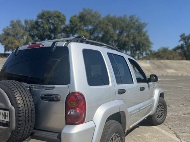 Джип Либерти 2003 в Киеве на Automoto.ua Серый Джип Либерти, объемом двигателя 2.5 л и пробегом 361 тыс. км за 6000 $, фото 1 на Automoto.ua