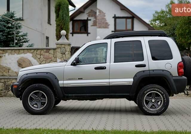 Сірий Джип Liberty, об'ємом двигуна 3.7 л та пробігом 290 тис. км за 8000 $, фото 4 на Automoto.ua