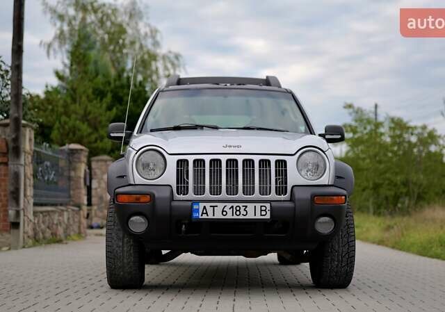 Сірий Джип Liberty, об'ємом двигуна 3.7 л та пробігом 290 тис. км за 8000 $, фото 2 на Automoto.ua