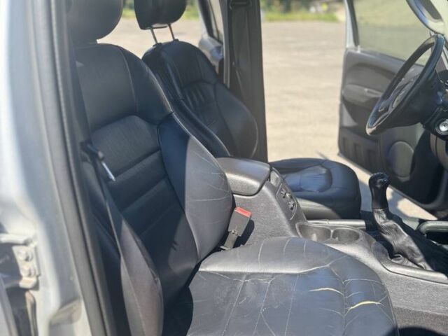 Джип Либерти 2003 в Киеве на Automoto.ua Серый Джип Либерти, объемом двигателя 2.5 л и пробегом 361 тыс. км за 6000 $, фото 4 на Automoto.ua