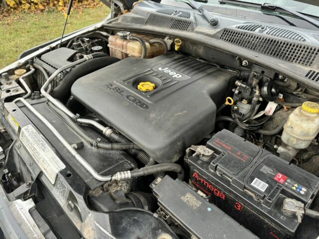 Джип Liberty 2006 у Люботине на Automoto.ua Сірий Джип Liberty, об'ємом двигуна 2.8 л та пробігом 300 тис. км за 3500 $, фото 13 на Automoto.ua