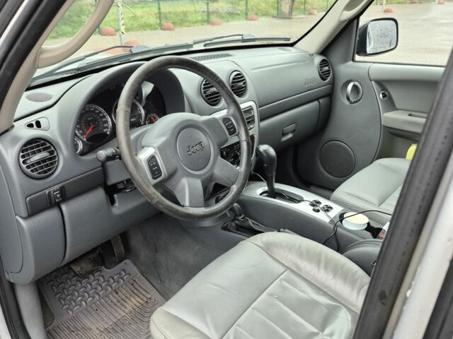 Сірий Джип Liberty, об'ємом двигуна 0 л та пробігом 230 тис. км за 6500 $, фото 3 на Automoto.ua