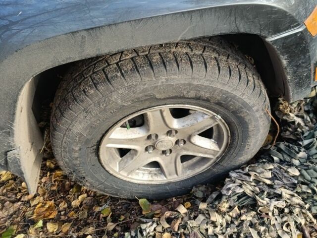 Сірий Джип Liberty, об'ємом двигуна 2.8 л та пробігом 360 тис. км за 5355 $, фото 3 на Automoto.ua