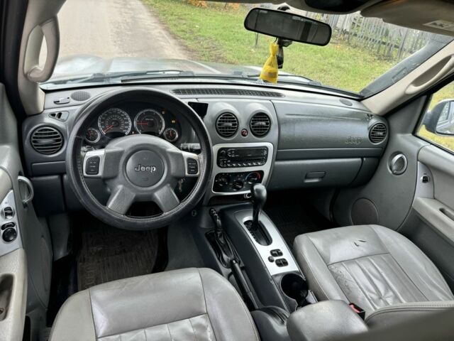 Джип Liberty 2006 у Люботине на Automoto.ua Сірий Джип Liberty, об'ємом двигуна 2.8 л та пробігом 300 тис. км за 3500 $, фото 12 на Automoto.ua