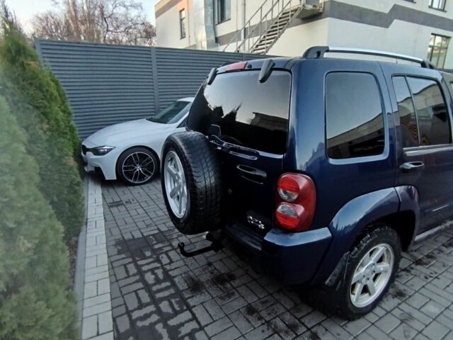 Синий Джип Либерти, объемом двигателя 3.7 л и пробегом 260 тыс. км за 6000 $, фото 2 на Automoto.ua