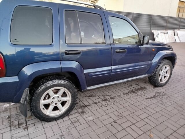 Синий Джип Либерти, объемом двигателя 3.7 л и пробегом 260 тыс. км за 6000 $, фото 3 на Automoto.ua