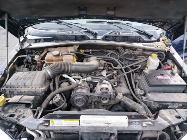 Синий Джип Либерти, объемом двигателя 3.7 л и пробегом 260 тыс. км за 6000 $, фото 7 на Automoto.ua