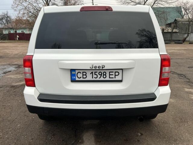 Білий Джип Patriot, об'ємом двигуна 2 л та пробігом 210 тис. км за 8500 $, фото 2 на Automoto.ua