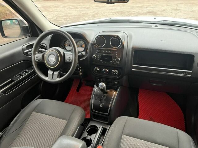 Белый Джип Патриот, объемом двигателя 2 л и пробегом 210 тыс. км за 8500 $, фото 12 на Automoto.ua