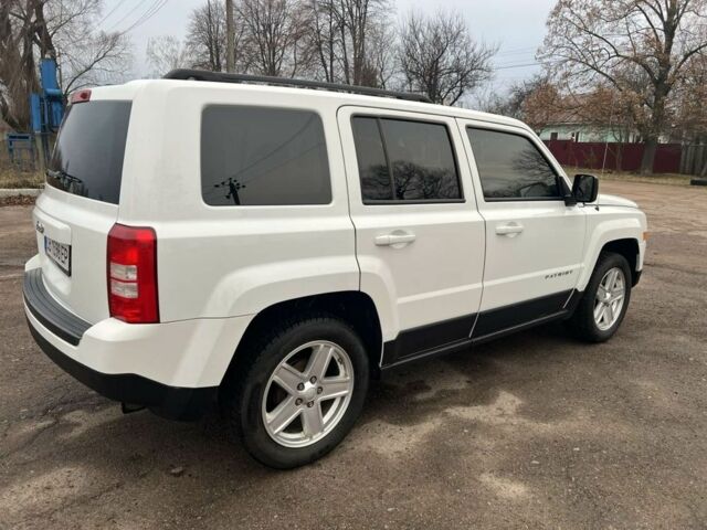 Белый Джип Патриот, объемом двигателя 2 л и пробегом 210 тыс. км за 8500 $, фото 3 на Automoto.ua