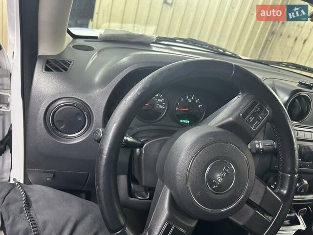 Белый Джип Патриот, объемом двигателя 2.36 л и пробегом 267 тыс. км за 7200 $, фото 5 на Automoto.ua