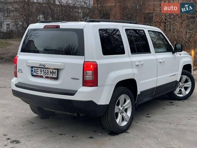 Белый Джип Патриот, объемом двигателя 2.36 л и пробегом 194 тыс. км за 8200 $, фото 3 на Automoto.ua