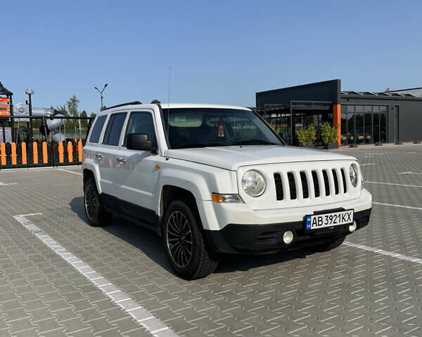 Белый Джип Патриот, объемом двигателя 2 л и пробегом 207 тыс. км за 7300 $, фото 1 на Automoto.ua