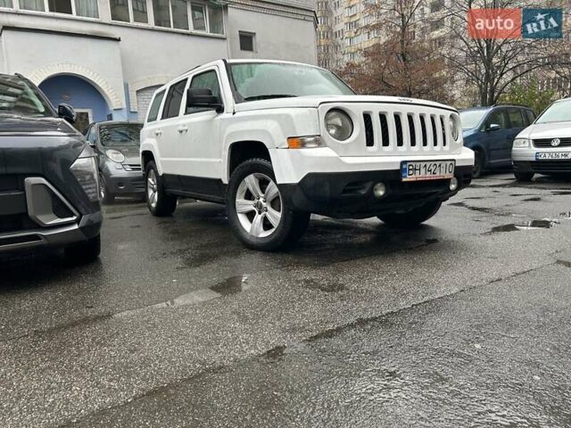 Белый Джип Патриот, объемом двигателя 2.36 л и пробегом 267 тыс. км за 7200 $, фото 2 на Automoto.ua