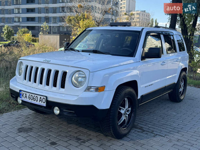Белый Джип Патриот, объемом двигателя 2 л и пробегом 200 тыс. км за 9200 $, фото 1 на Automoto.ua