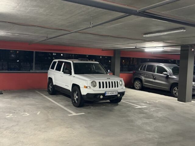 Белый Джип Патриот, объемом двигателя 2 л и пробегом 220 тыс. км за 9300 $, фото 5 на Automoto.ua