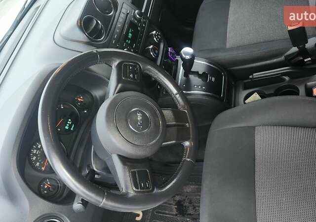 Белый Джип Патриот, объемом двигателя 2.4 л и пробегом 328 тыс. км за 7200 $, фото 3 на Automoto.ua