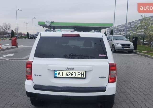 Белый Джип Патриот, объемом двигателя 2.4 л и пробегом 328 тыс. км за 7200 $, фото 5 на Automoto.ua