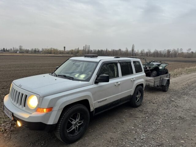 Белый Джип Патриот, объемом двигателя 2 л и пробегом 220 тыс. км за 9300 $, фото 6 на Automoto.ua