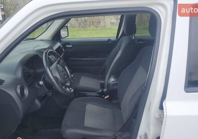 Белый Джип Патриот, объемом двигателя 2.4 л и пробегом 328 тыс. км за 7200 $, фото 11 на Automoto.ua