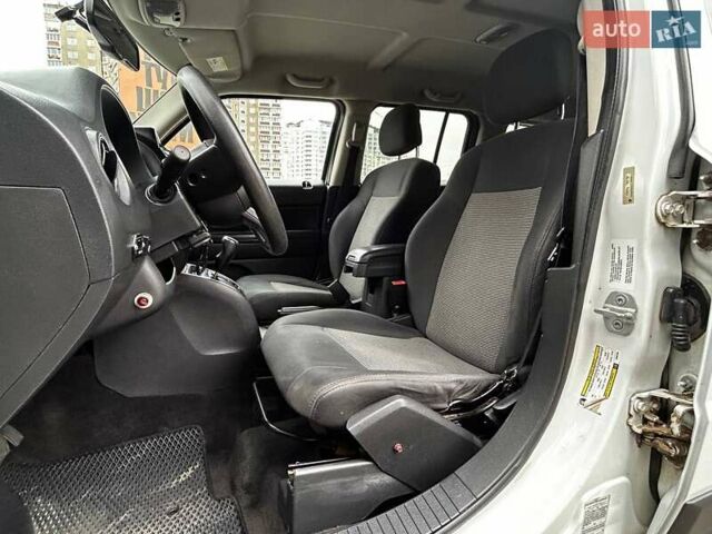 Белый Джип Патриот, объемом двигателя 2 л и пробегом 138 тыс. км за 8690 $, фото 9 на Automoto.ua