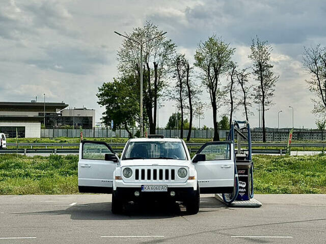 Белый Джип Патриот, объемом двигателя 2 л и пробегом 200 тыс. км за 9200 $, фото 4 на Automoto.ua