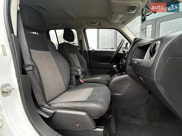 Белый Джип Патриот, объемом двигателя 2 л и пробегом 138 тыс. км за 8690 $, фото 13 на Automoto.ua
