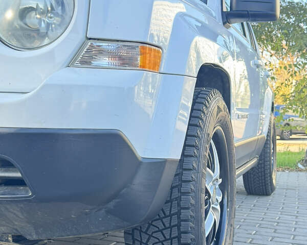 Белый Джип Патриот, объемом двигателя 2 л и пробегом 200 тыс. км за 9200 $, фото 3 на Automoto.ua