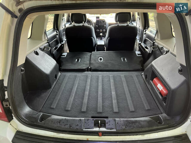 Белый Джип Патриот, объемом двигателя 2 л и пробегом 200 тыс. км за 9200 $, фото 10 на Automoto.ua