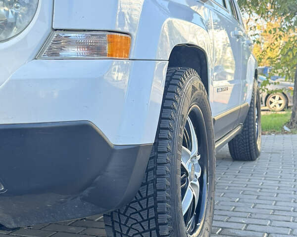 Белый Джип Патриот, объемом двигателя 2 л и пробегом 200 тыс. км за 9200 $, фото 2 на Automoto.ua