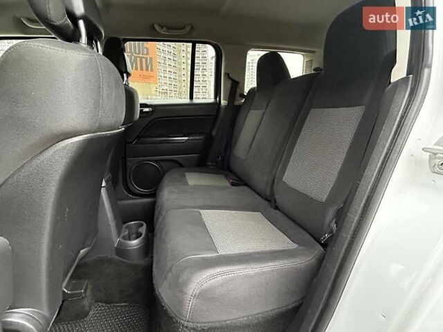 Белый Джип Патриот, объемом двигателя 2 л и пробегом 138 тыс. км за 8690 $, фото 11 на Automoto.ua