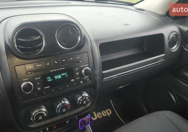 Белый Джип Патриот, объемом двигателя 2.4 л и пробегом 328 тыс. км за 7200 $, фото 1 на Automoto.ua