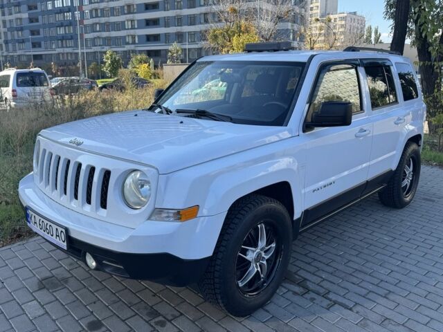 Белый Джип Патриот, объемом двигателя 2 л и пробегом 220 тыс. км за 9300 $, фото 1 на Automoto.ua
